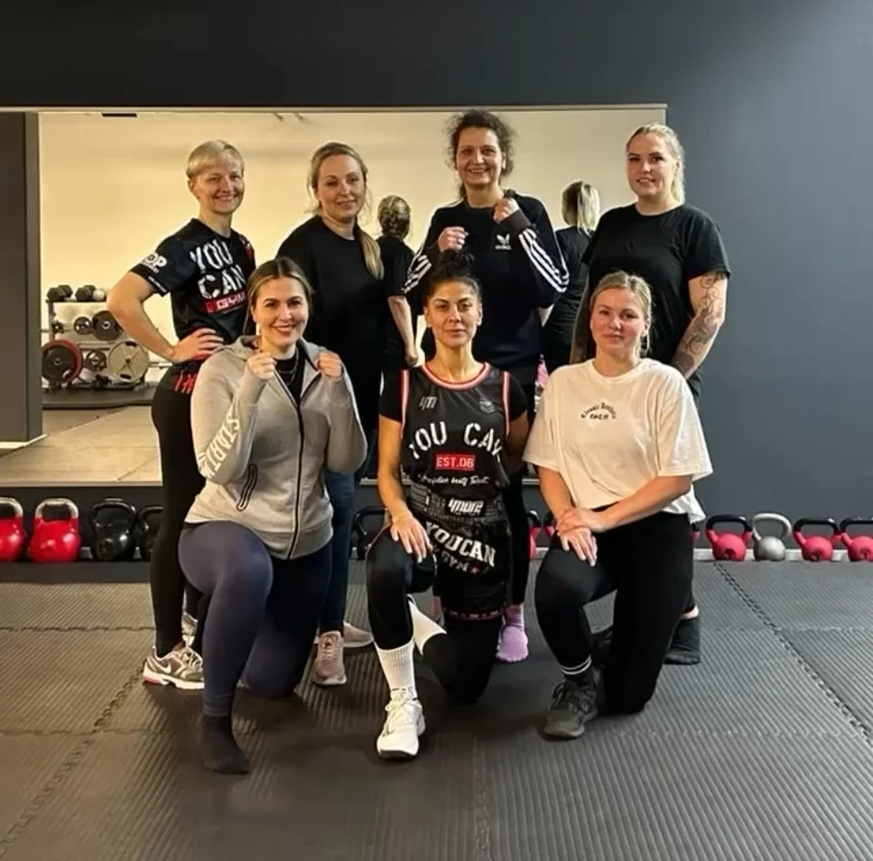 Frauen Kickboxen Gruppe im YOU CAN Gym Lüdenscheid